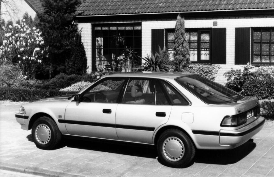  Toyota Carina II Liftback (T170) 1988 года  (фото 2 из 2)